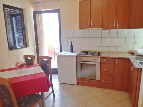 Apartments JAZ- 100 m from pebble beach - A1