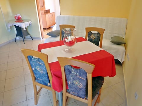 Apartments JAZ- 100 m from pebble beach - A1