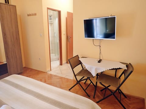 Apartments JAZ- 100 m from pebble beach - S1
