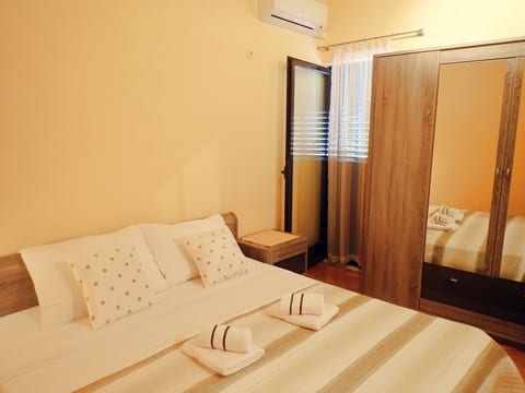 Apartments JAZ- 100 m from pebble beach - S1