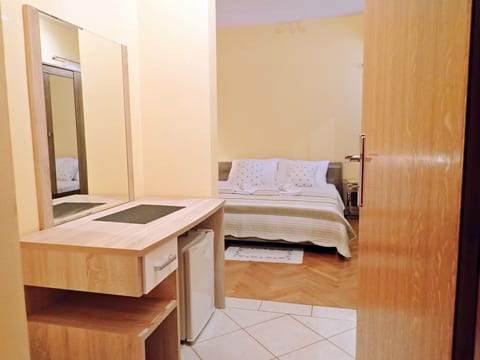 Apartments JAZ- 100 m from pebble beach - S1