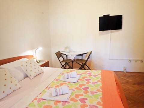 Apartments JAZ- 100 m from pebble beach - S2