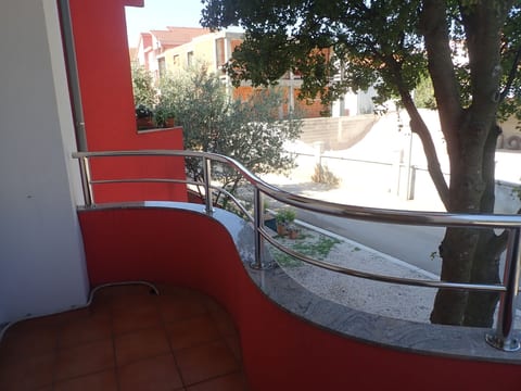 Apartments JAZ- 100 m from pebble beach - S2