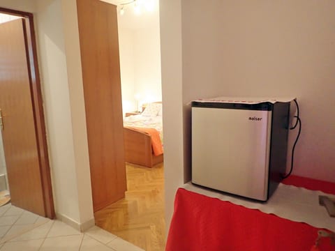 Apartments JAZ- 100 m from pebble beach - S2