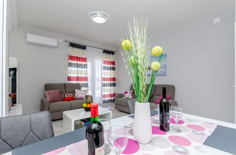 Apartment Miro and Marino - Unit 208658-5