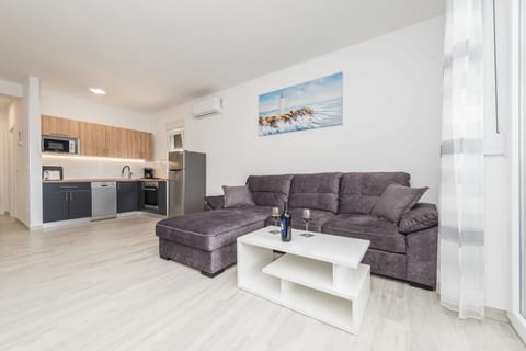 Apartments Bircic - Unit 208734-5