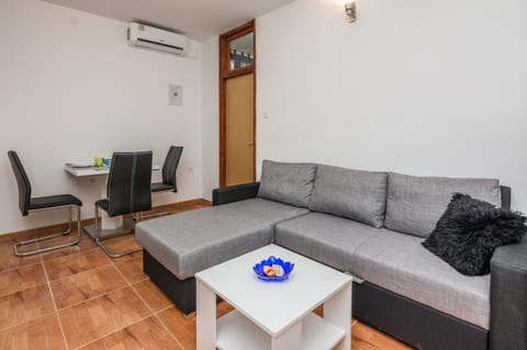 Apartments Bilic - Unit 209862-5
