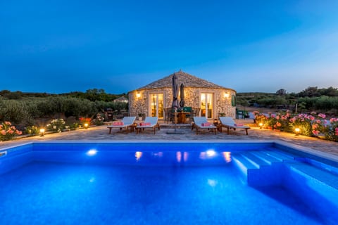 House Villa Getaway - Unit 209007-5