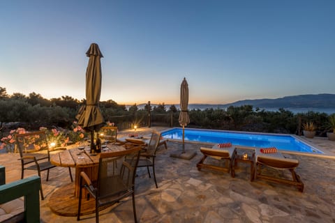 House Villa Getaway - Unit 209007-5