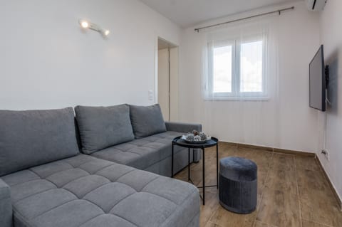 Apartments Pejakovic - Unit 209434-5