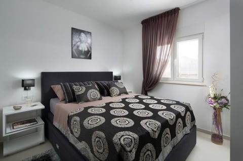 Apartments Vista Royal - Unit 209457-5