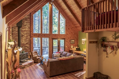 Evergreen Dorrington Chalet
