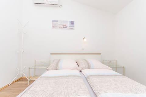 Apartments Anka - Unit 209543-5