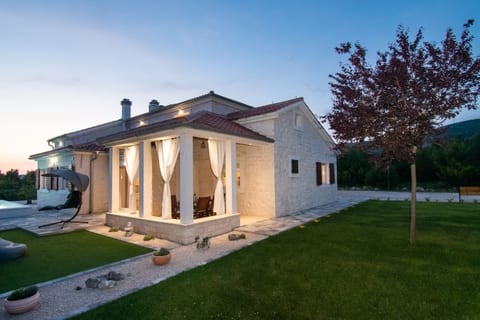 Villa Whitestone - Unit 209590-5