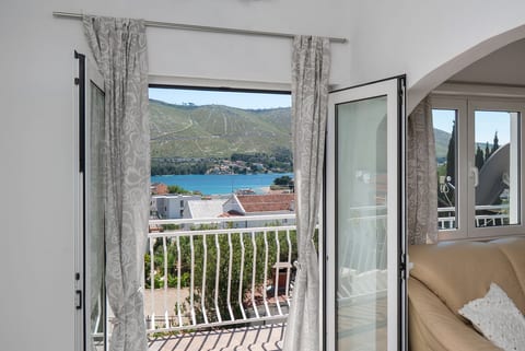 Apartment Meri - Unit 209694-5