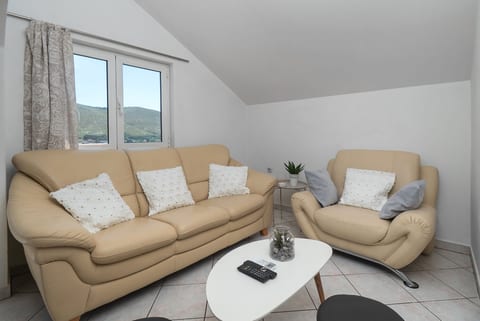 Apartment Meri - Unit 209694-5