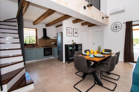 Villa Lucia - Unit 209780-5