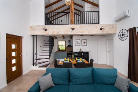 Villa Lucia - Unit 209780-5
