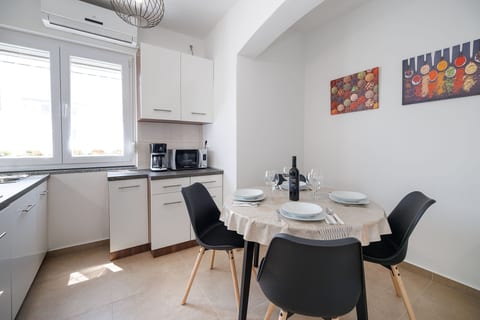 Apartment Karmen - Unit 209871-5