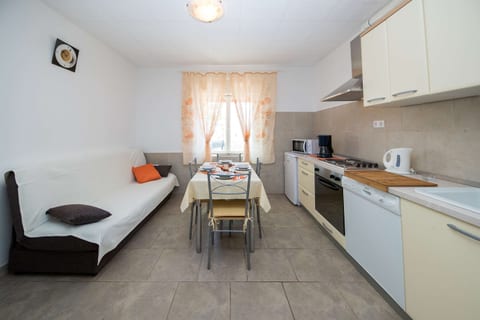 House Denis - Unit 207315-16