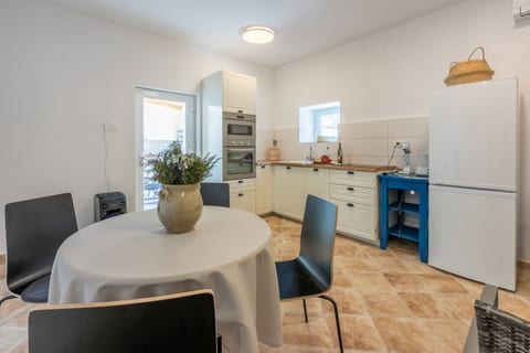 House Goldie - Unit 210525-16