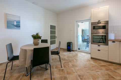 House Goldie - Unit 210525-16