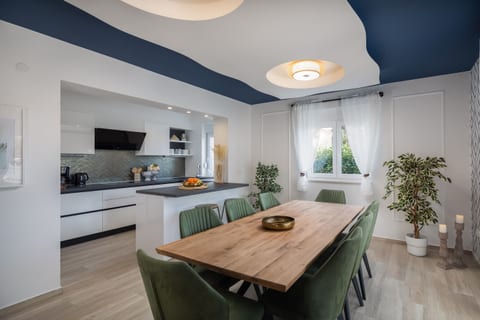 Villa Peregrine - Unit 210677-16