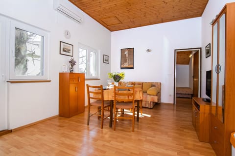 Apartments Family corner - Unit 210708-16