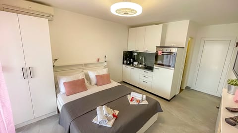 Apartments Rouge - Unit 210722-16
