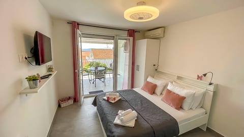 Apartments Rouge - Unit 210722-16