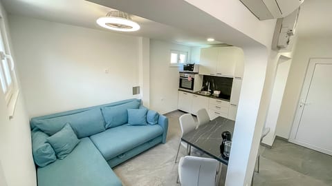Apartments Rouge - Unit 210724-16