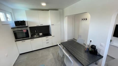 Apartments Rouge - Unit 210724-16