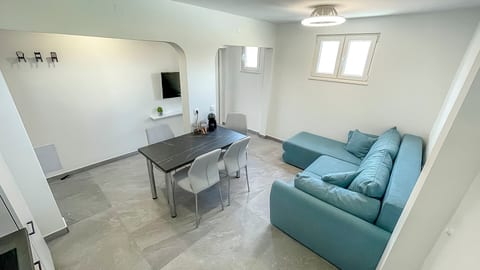 Apartments Rouge - Unit 210724-16