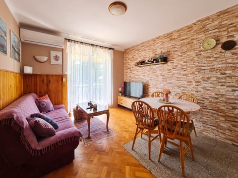 Apartment Roses - Unit 210813-16