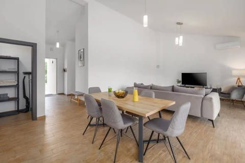 Villa Deluxe - Unit 210825-16