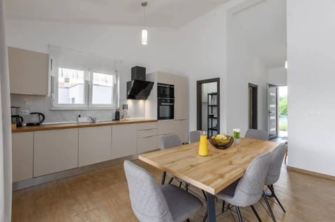 Villa Deluxe - Unit 210825-16