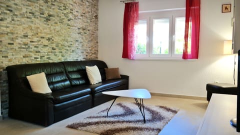 House Yellow - Unit 210842-16