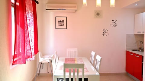 House Yellow - Unit 210842-16