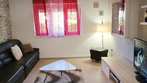 House Yellow - Unit 210842-16