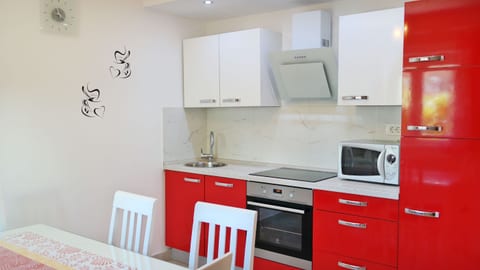 House Yellow - Unit 210842-16