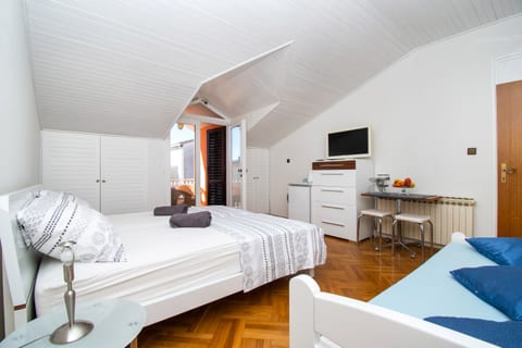 Apartments and Room Agiss with pool - Unit 210862-16