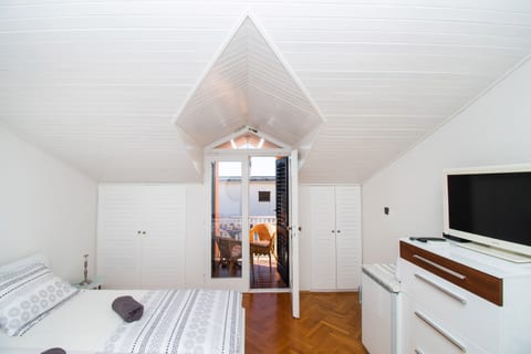 Apartments and Room Agiss with pool - Unit 210862-16