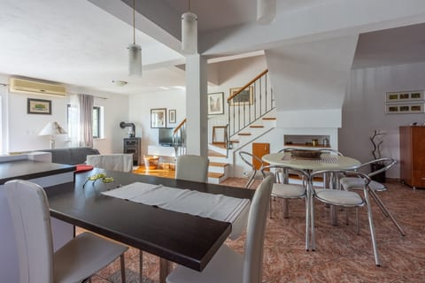 House Sunshine - Unit 210898-16