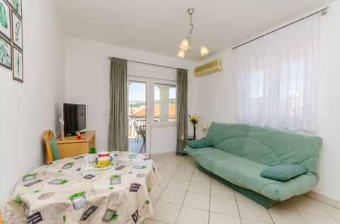 Apartment Mario - Unit 211000-16