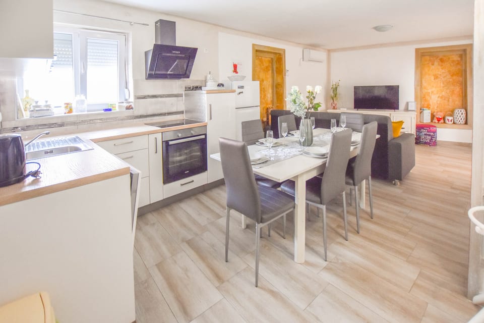 House Roko and Karla - Unit 211080-16