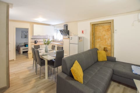 House Roko and Karla - Unit 211080-16