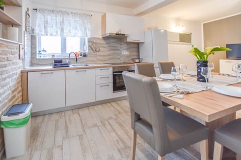 House Roko and Karla - Unit 211080-16