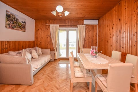 Apartments Dandelion - Unit 211094-16