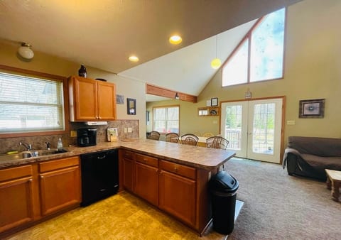Great Pocono Rental Mountain Chalet