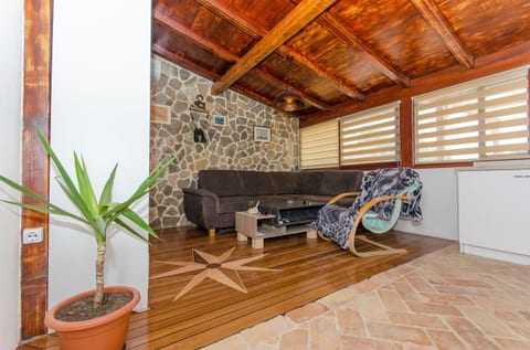 House Frane - Unit 211289-16